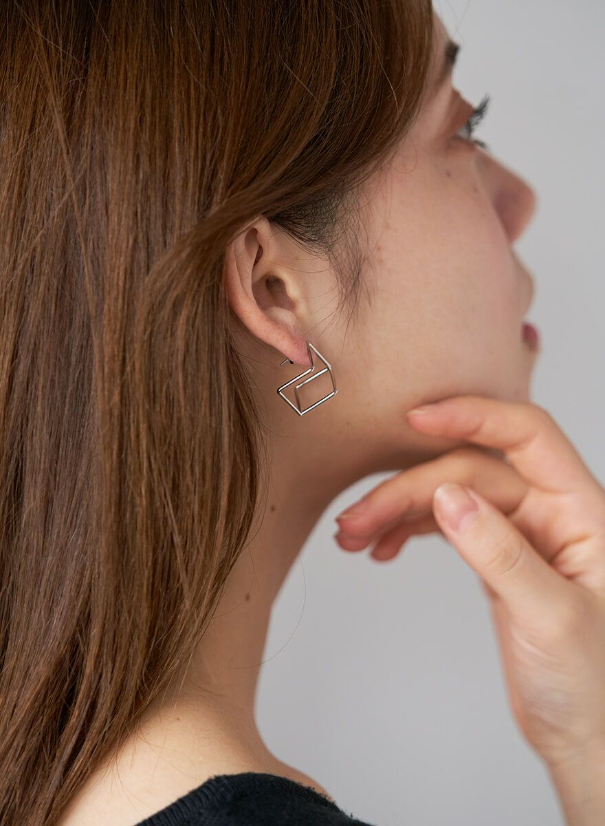 square cube pierce